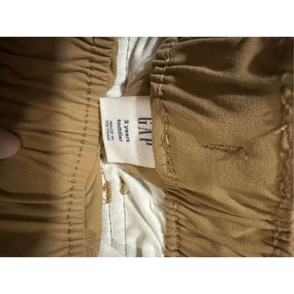 Gap boys 3T hybrid shorts with QuickDry in mojave. New without tags